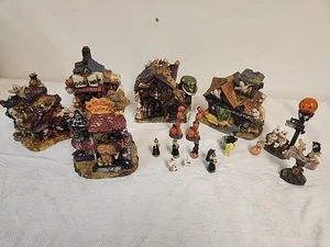 Spooky Hollow  Village Ceramic Set 5 Haunted Buildings  & Figures & Accessories - Picture 1 of 18