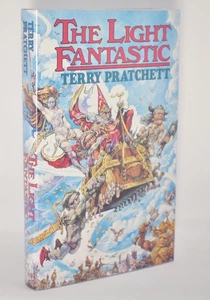 Terry Pratchett The Light Fantastic in D/J Reprint 2000 - Picture 1 of 9