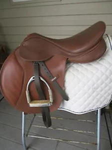 17,5" WINTEC 500 WIDE ADJUSTABLE CC JUMP ENGLISH SATTEL w CAIR, LEDERS, IRONS - Bild 1 von 13