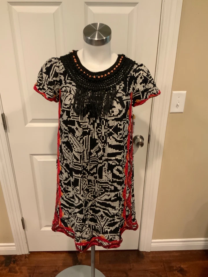 Mini Vestido Floreat Anthropologie Blanco y Negro Bordado Geométrico, Talla XS Foto 1 de 4