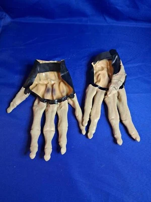 Guantes parciales finos blanquecinos manos esqueléticas para Halloween Foto 1 de 2