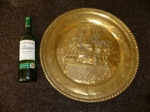 A VINTAGE MARITIME / GALLEON THEMED, PRESSED BRASS WALL PLATE /  WALL PLAQUE - Picture 1 of 7