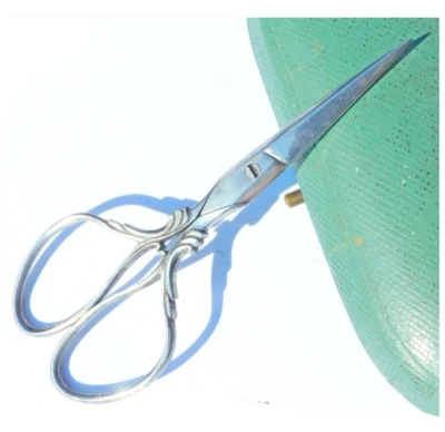 Ciseaux ancien nécessaire couture brodeuse broder Antique sewing scissors - Photo 1/4