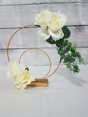 Centros de mesa de boda, centros de mesa de recepción florales, dorados, círculos redondos Foto 1 de 2