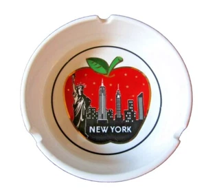 VINTAGE NEW YORK ASCHENBECHER KERAMIK SOUVENIR 4" WEISS ROTER APFEL FREIHEITSSTATUE - Bild 1 von 8