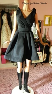 Clásico Vestido Negro Piedra de Seda Barbie~2015~Como Nuevo Completo Moda~Usado~Sin Muñeca - Imagen 1 de 6