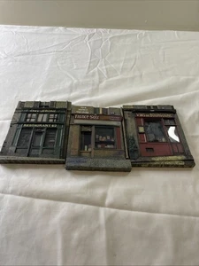3er Set Chiu Tak Hak 3-D Harz Wandtafeln Dekor Französische Ladenfronten - Bild 1 von 7