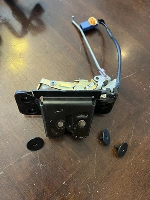 98 - 00 HONDA CIVIC - HATCHBACK - TRUNK LID LATCH LOCK ACTUATOR OEM FACTORY - Image 1 of 4