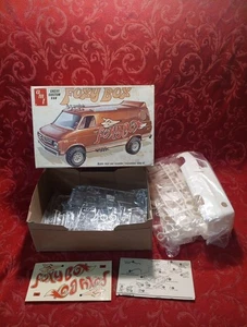 M20e Sealed Parts AMT 1:25 Original Foxy Box Chevy Custom Van Model Kit T403 - Picture 1 of 4