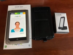 Pacchetto tablet Barnes & Noble Nook Color 8 GB Wi-Fi 7 pollici BNTV250A cover, supporto da viaggio - Foto 1 di 6