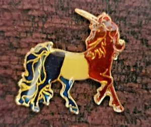 Vintage Emaille Einhorn rot, weiß & blau größere Hutnadel Größe 1-1/4" L x 1-1/4" B - Bild 1 von 1