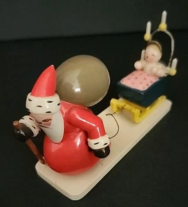 Erzgebirge Papá Noel bebé en trineo madera Wendt Kuhn experto estatuilla alemana - Imagen 1 de 24
