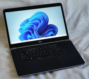 Dell XPS 15 Notebook / Laptop mit 3200 x 1800 Touchscreen, i7 CPU, Windows 11 - Bild 1 von 13