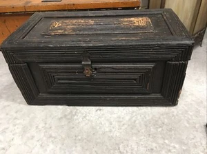 EARLY ANTIQUE PRIMITIVE FOLK ART TRUNK TOOL BOX WOODEN GREAT PATINA AND DETAIL - Picture 1 of 11