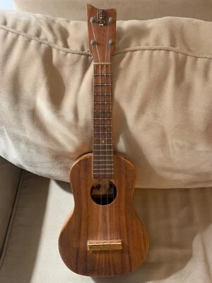 Ukelele vintage Kamaka Tiki 1971 Foto 1 de 4