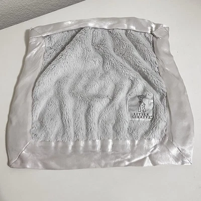 Manta de seguridad cuadrada Little Giraffe Lovey lujo piel sintética rosa satinado ribete Lovie Foto 1 de 4