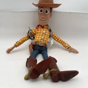 Disney Store Toy Story Woody Bambola Parlante Pull String con Cappello Pixar 15" - Foto 1 di 6