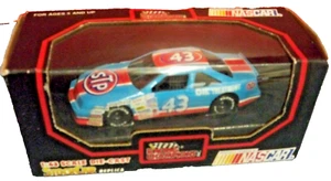 NIB NASCAR Stock Car Replica #43 Richard Petty 1:43 Scale Die Cast Sealed 1992 - Bild 1 von 4