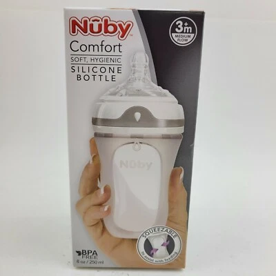 Garrafa de silicone higiênica macia Nuby Comfort 8 oz. Fluxo médio 3m+ - Imagem 1 de 4