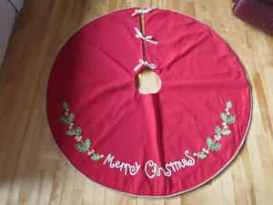 53" Round Red DOMAIN MERRY CHRISTMAS Tree Skirt Embroidered Holly Berries Ribbon - Picture 1 of 11