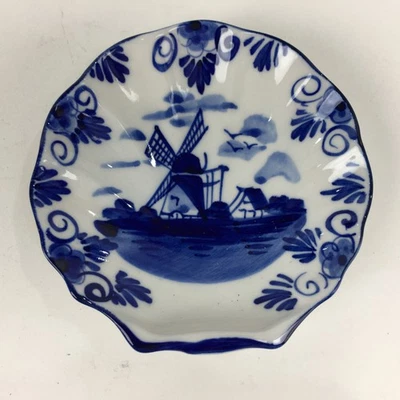 Netherlands Porcelain Delft Blue Small Plate Shell Shape Hand-painted Blue P790 - Image 1 of 4