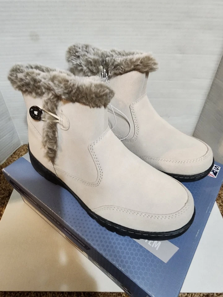 Khombu Women SZ 9 Iris Faux Fur Lined Water Resistant Boots...Cream Suede