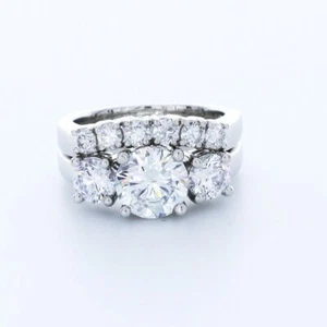 Juego de anillos de compromiso clásicos redondos de diamantes naturales certificados G/VS2 de 4,40 quilates - Imagen 1 de 10