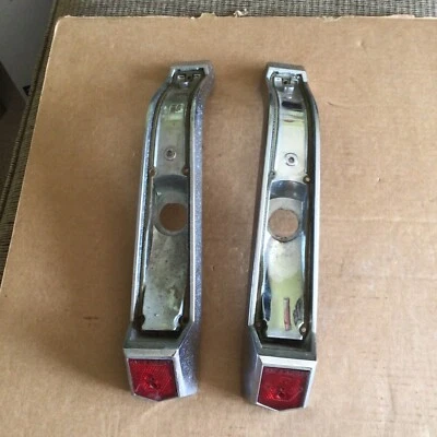 Chrysler Imperial 1963 #2243173/#2243172 carcasa de luz trasera, izquierda, derecha como está Foto 1 de 4