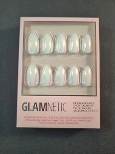 Glamnetic Moonlight Short Almond Press On Nails 24er Set Set - Bild 1 von 3