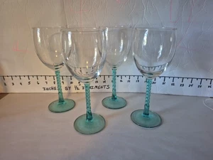 4 copas de vino retorcidas con tallo color aguamarina de Cristal D’Arques Barware usadas en excelente estado  - Imagen 1 de 11