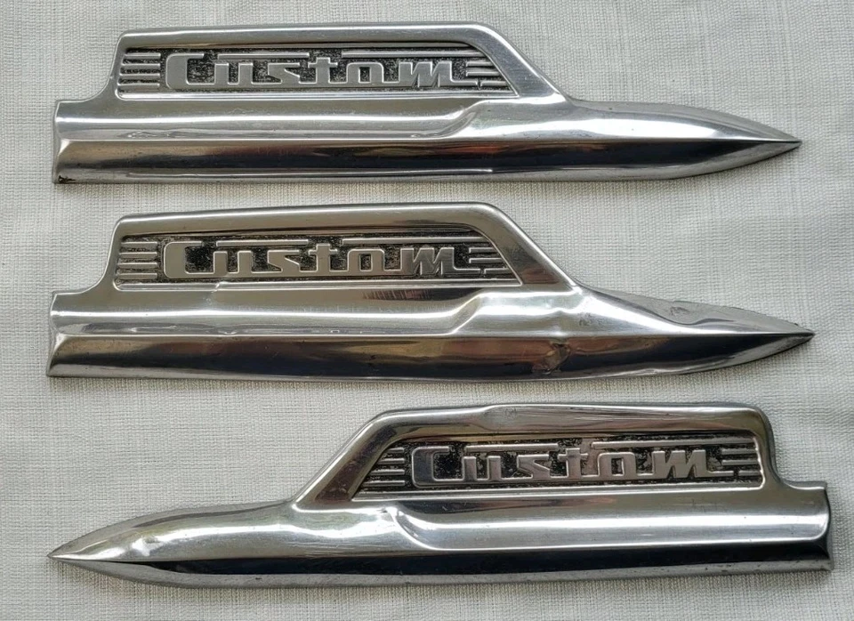 OEM 1951 Ford Custom LH & RH Front Fender Chrome Trim Emblem Set Lot Of 3 — 第 1/4 张图片