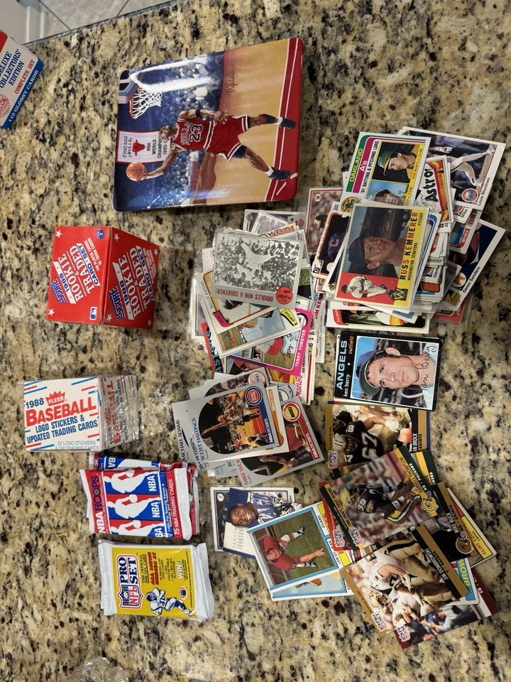 **棒球、篮球和美式橄榄球卡组合 — 第 1/1 张图片