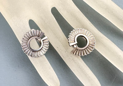 Brincos de prata esterlina vintage assinado Georg Jensen Dinamarca #92 Art Deco ventilador espiral - Imagem 1 de 4