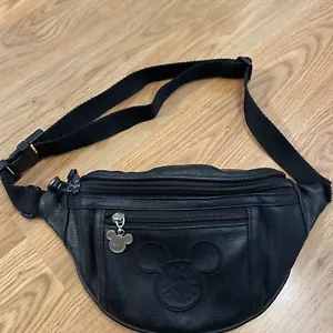 Vintage Walt Disney World schwarz Kunstleder Mickey bestickt Bauchtasche Gürteltasche - Bild 1 von 12