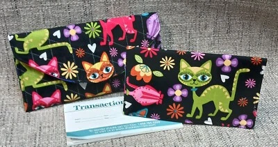  CARTERA Tela CATOS ACOLCHADOS Chequera Cubierta CONJUNTO Tarjeta de Débito Registro Hecho en EE. UU. Foto 1 de 4