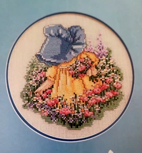 Cross Stitch Pattern SUNBONNET BABE Field of Flower Blue Hat Yellow Dress Vtg - Picture 1 of 6