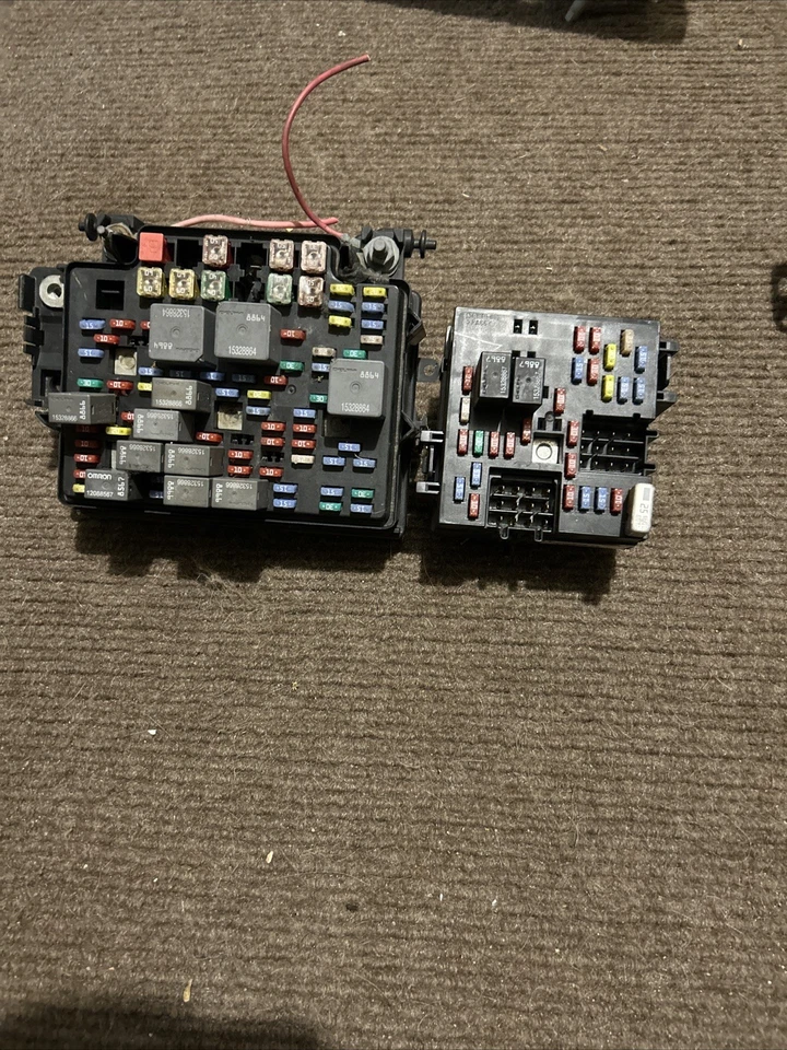 Used Fuse Box fits: 2000 Chevrolet Suburban 1500  Grade A - Image 1 of 4