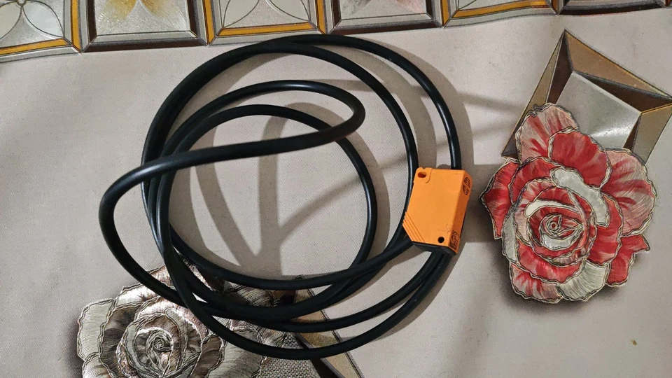 IFM Electronic IN5129, IN-3004-BPKG Proximity Switch - Image 1 of 3