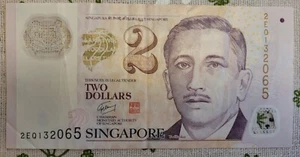 SINGAPORE $2 CIRCULATED BANKNOTE, Very Fine, Multi-Ship Discounts Given - Picture 1 of 2