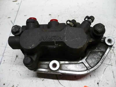 ОРИГИНАЛЬНЫЙ СУППОРТ ПРАВОГО ПЕРЕДНЕГО ТОРМОЗА HONDA 94 1994 CBR1000F CBR 1000F 45200-MZ2-006 - Изображение 1 из 4