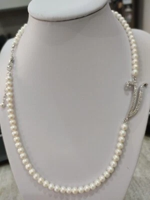 COLLANA DI PERLE 4MM CON LETTERA V IN ARGENTO 925 RODIATO IN ORO BIANCO 18KT - Immagine 1 di 2