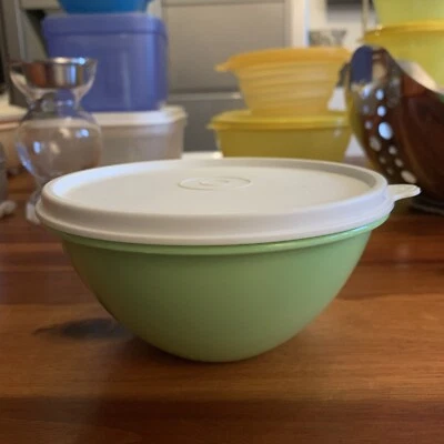 Tupperware Schüssel mit Deckel ,weiß /Apfelgrün,Ø15cm.x 8cm.H - Bild 1 von 4