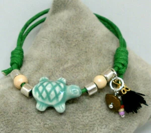 Pulsera " Tortuga" charm en cerámcia y cordón verde - Bild 1 von 3