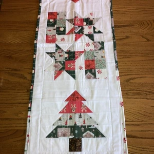 Handgefertigter Weihnachtsbaum Tischläufer 16 1/2 "x 45" - Bild 1 von 4