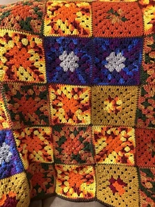 Vintage Handarbeit gehäkelt Afghan Decke 42x68" Mehrfarbig Überwurf Decke - Bild 1 von 4