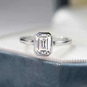 Anillo de compromiso de diamantes cultivados en laboratorio con corte esmeralda de 3,00 quilates de oro blanco macizo de 14 k talla 6 - Imagen 1 de 5