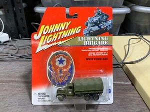 Johnny Lightning MILITARY RED LIGHTNING BRIGADE WWII CCKW 6X6 TROOP - Picture 1 of 1