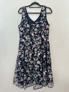 Review absolutely beautiful navy beaded and embroidered dress Size 16 RRP $299 - Picture 1 of 11