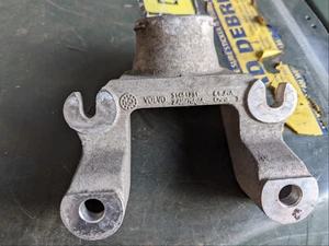 Used 2016+ VOLVO XC90 REAR SHOCK ABSORBER bracket OEM 32346076 - Picture 1 of 2