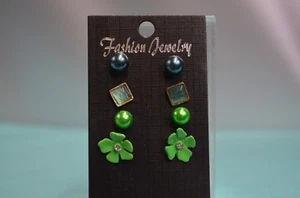 plaquette de 4 paires de boucles d'oreilles belle fantaisie - Foto 1 di 1